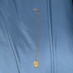 Elegant Gold Pendant Necklace